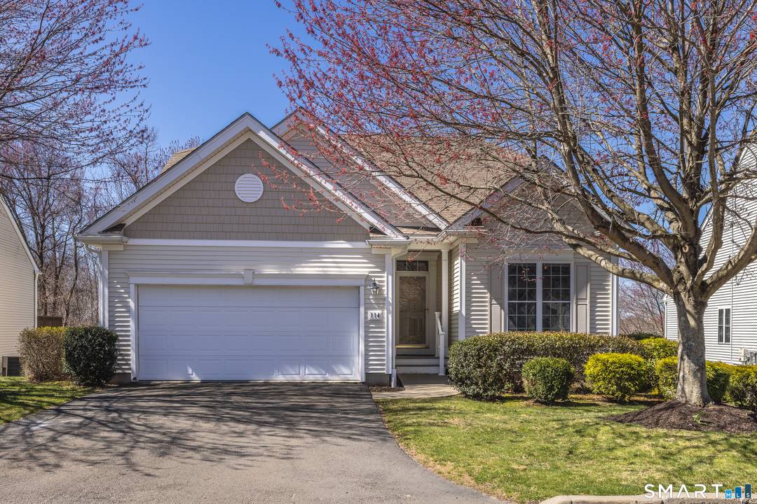 Welcome to resort style living at The Village at Oxford Greens.