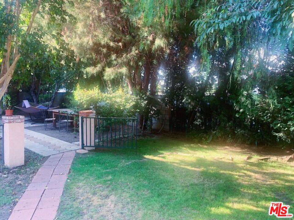 645  N Mc Cadden Pl 6.0 Hancock Park LA