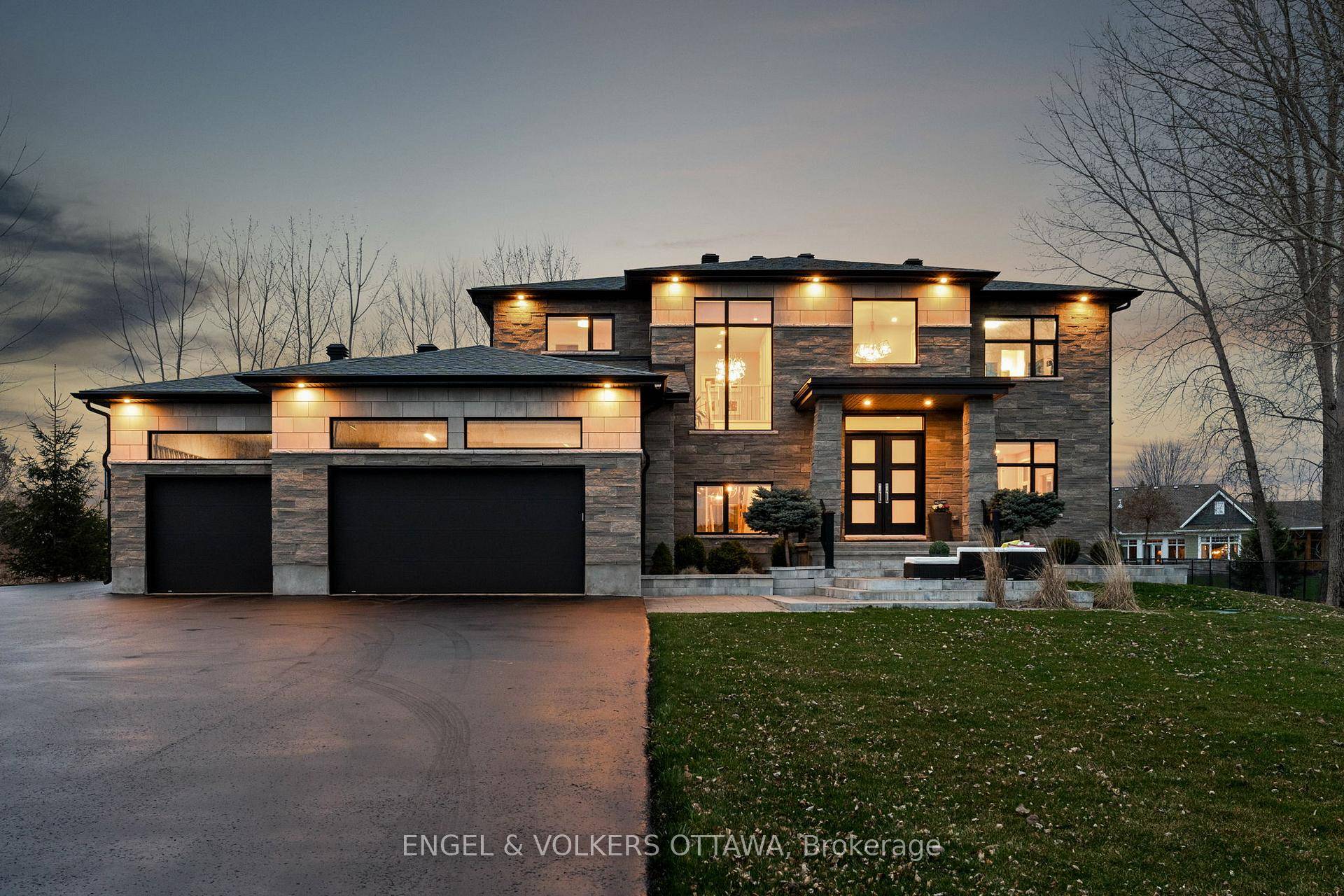 Exquisite custom built home combines timeless elegance with modern luxury on a cul du sac in the heart of Manotick.