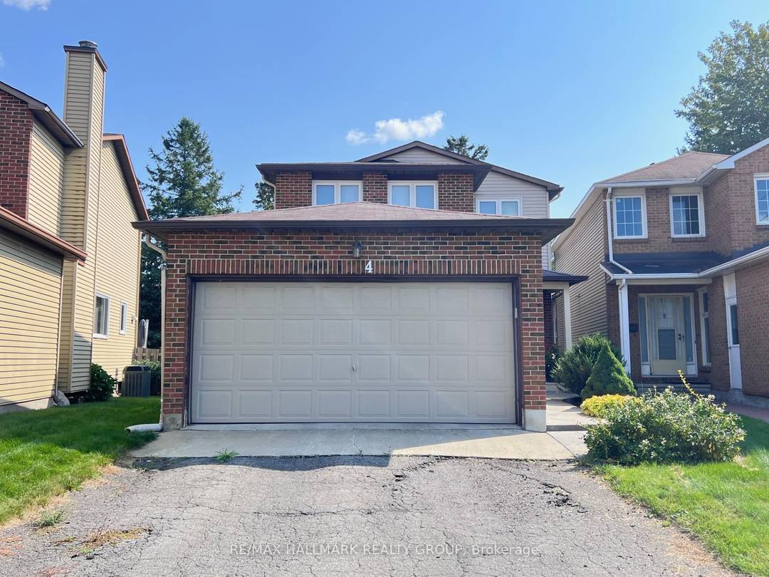 Welcome to 4 Cadence Gate, a detached 2 car garage 3 bedroom home plus den, on a fully fenced lot !
