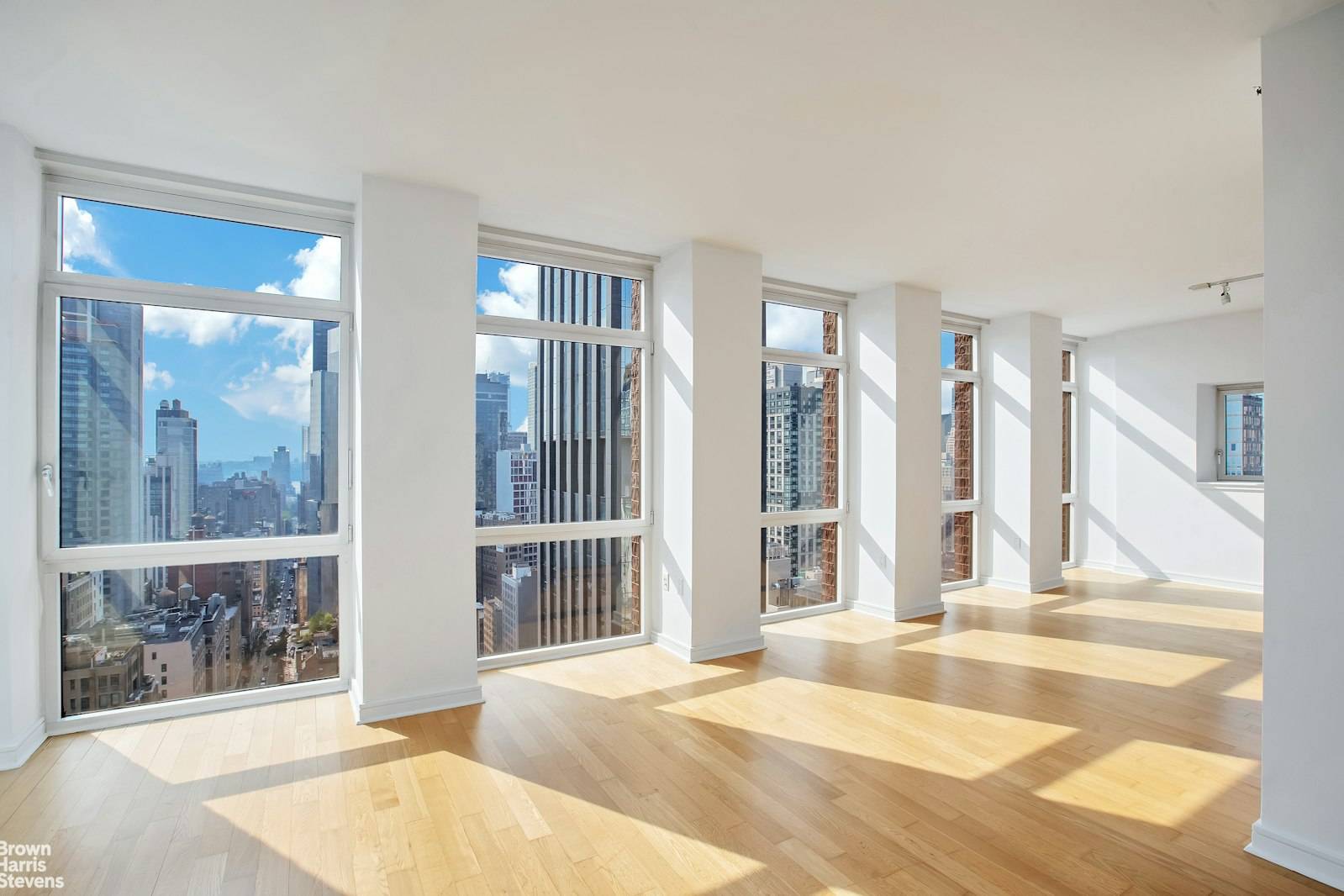 Welcome to your dream home in the heart of the iconic Flatiron neighborhood !