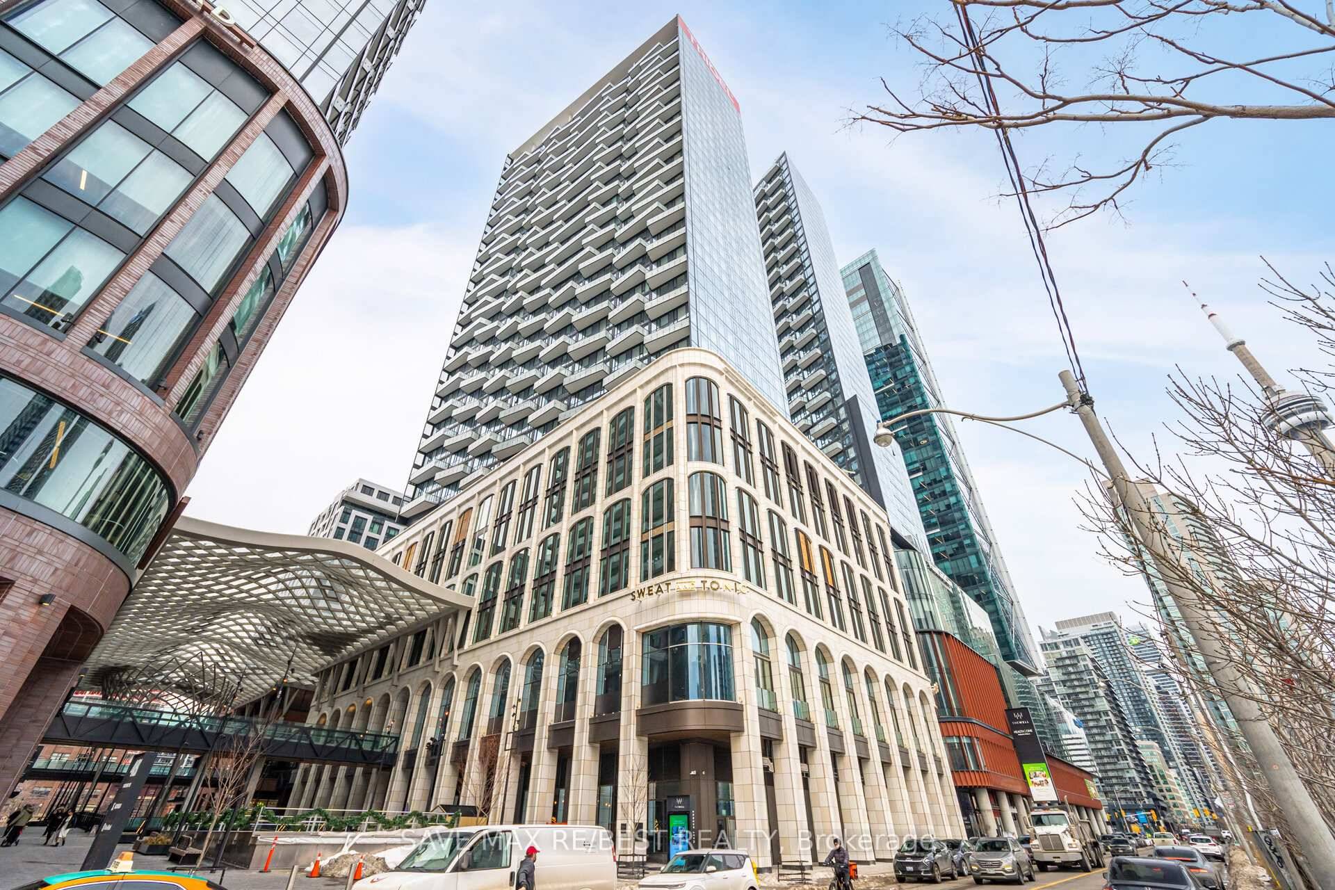 Luxurious 2 Bedroom Den Condo, 946 Sq Ft, High Floor Living with Southwest Views !