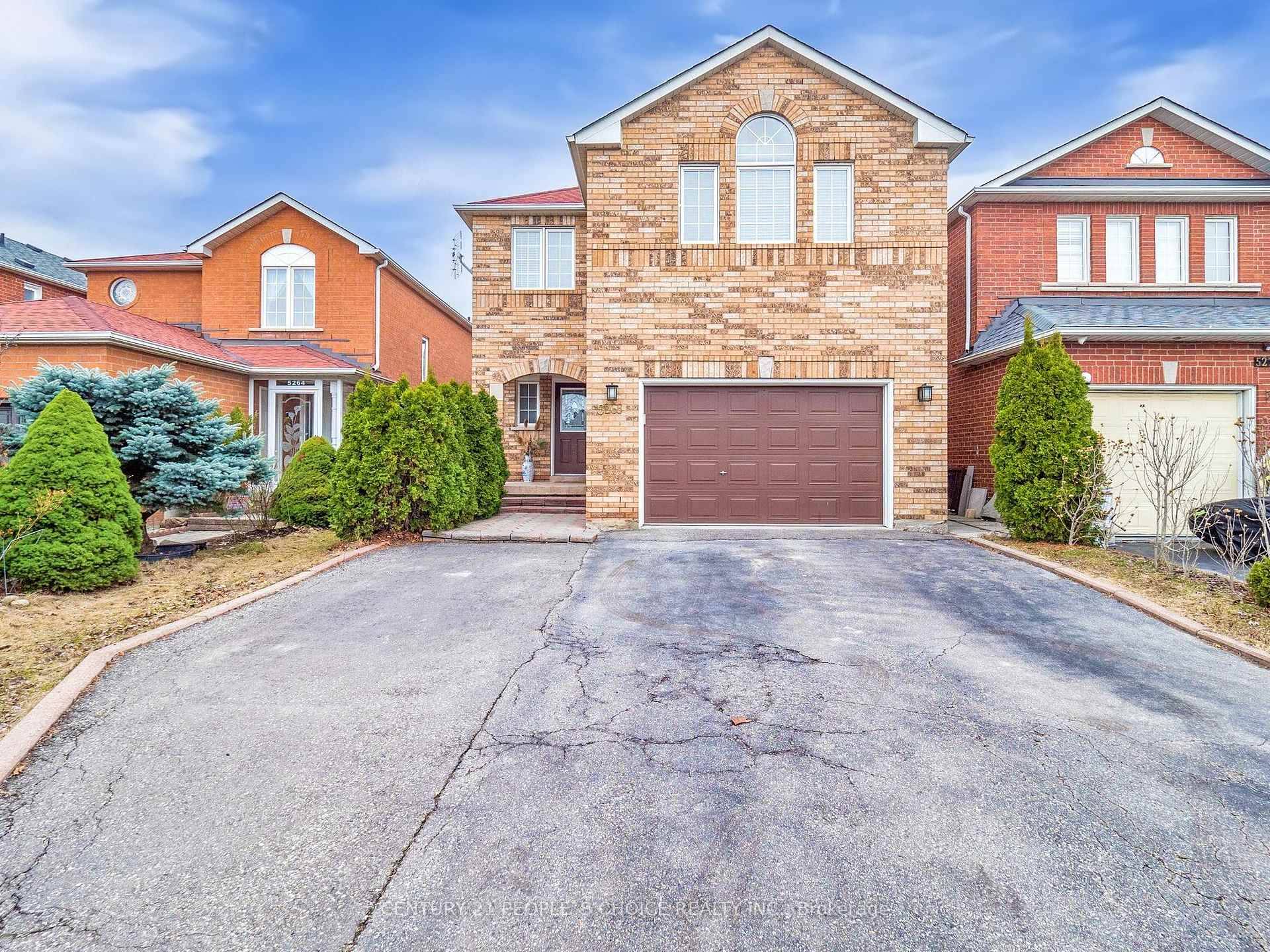 Welcome to this spacious and upgraded home located in the heart of Mississauga !