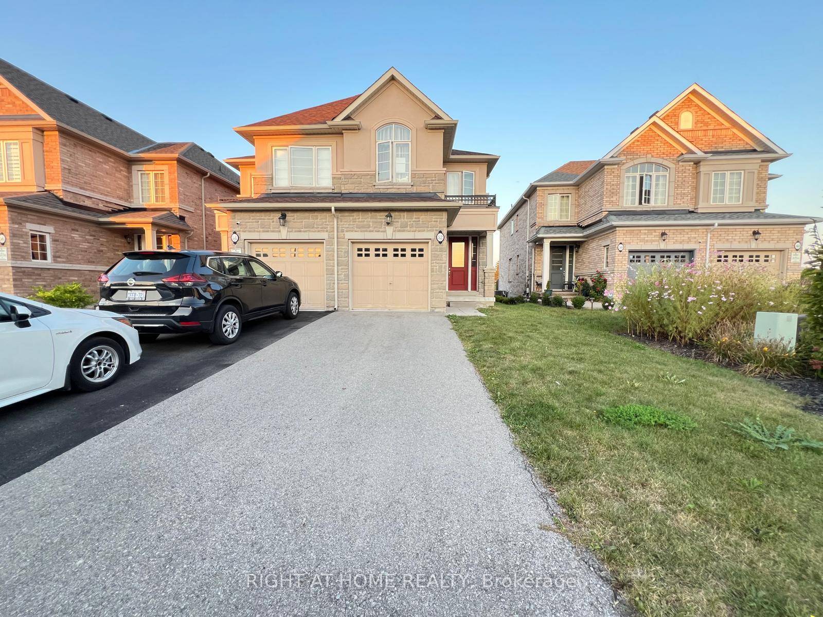 Beautiful stunning ravine lot home built by Rosehaven, Three spacious and bright bedrooms and three bathrooms, this home features a bright and airy layout with 9 foot ceilings on the ...