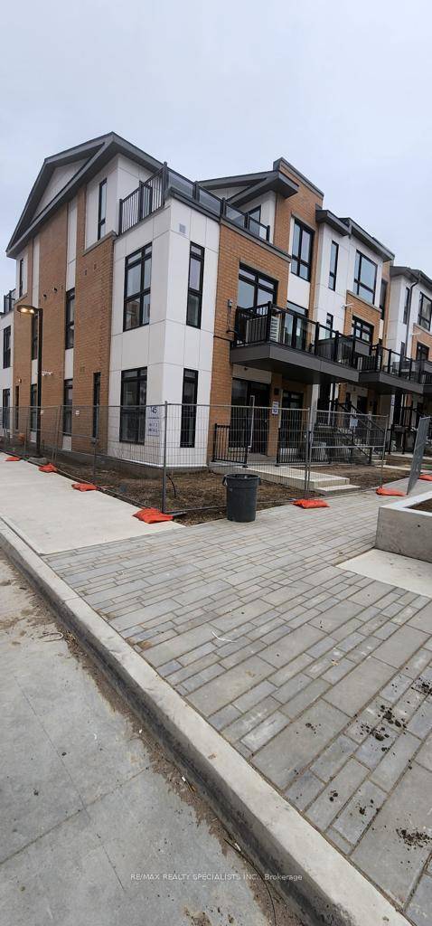 Experience luxurious living in this 2 bed, 1 bath Daniels crafted townhome.