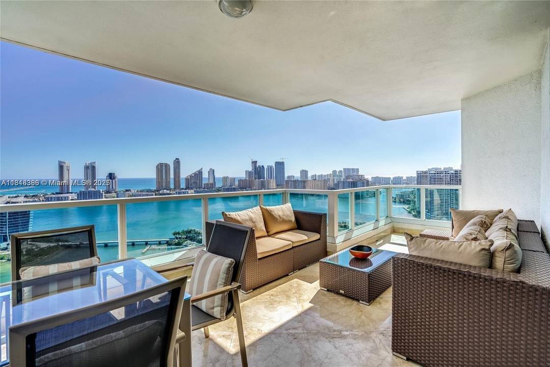 Spectacular PENTHOUSE at The Peninsula in Aventura !