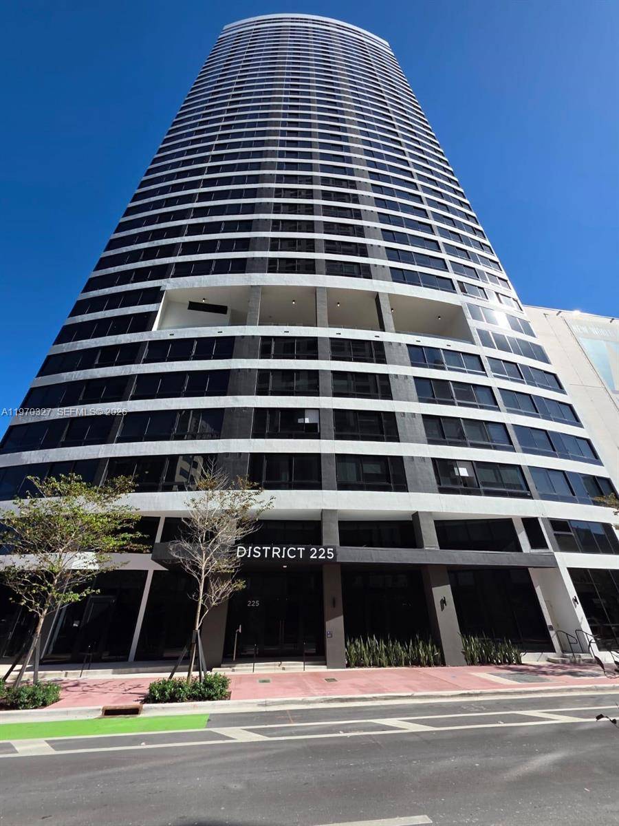 Brand new luxury condo hotel at District 225 in the heart of Downtown Miami.