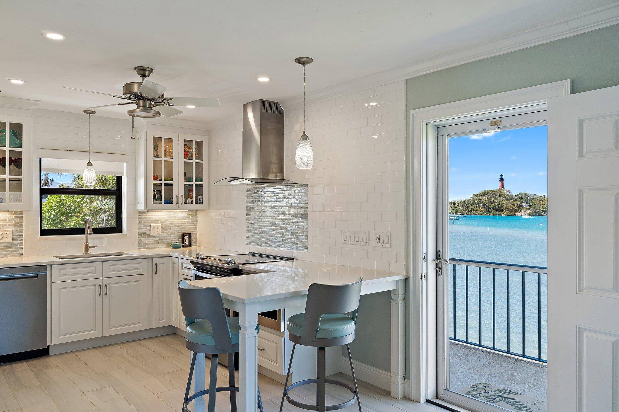 ''Jewel in the Crown'' Unsurpassed views the Jupiter Lighthouse the Jupiter Inlet.