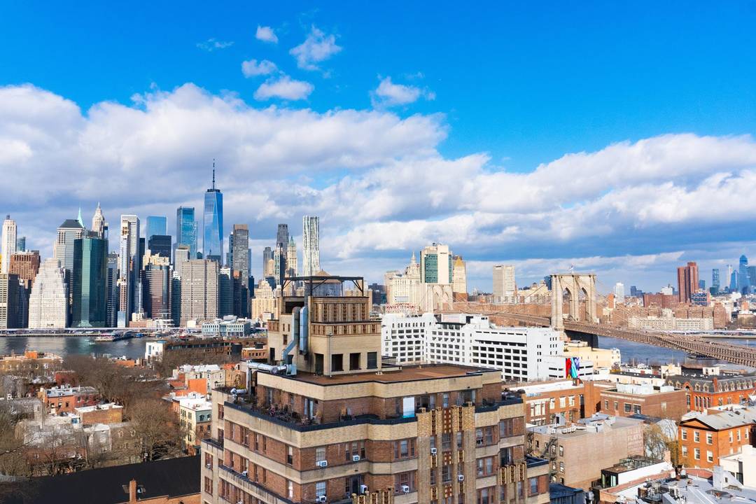 ALL OPEN HOUSES BY APPOINTMENT ONLY PLEASE VIEW VIDEO FOR MORE DETAILS This perfect studio sits high above Brooklyn Heights with north views of the city and the Brooklyn Bridge ...