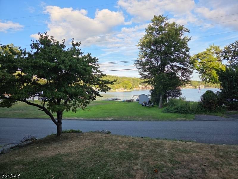 Enjoy breathtaking lake views from this absolutely spotless 3 bedroom, 2.