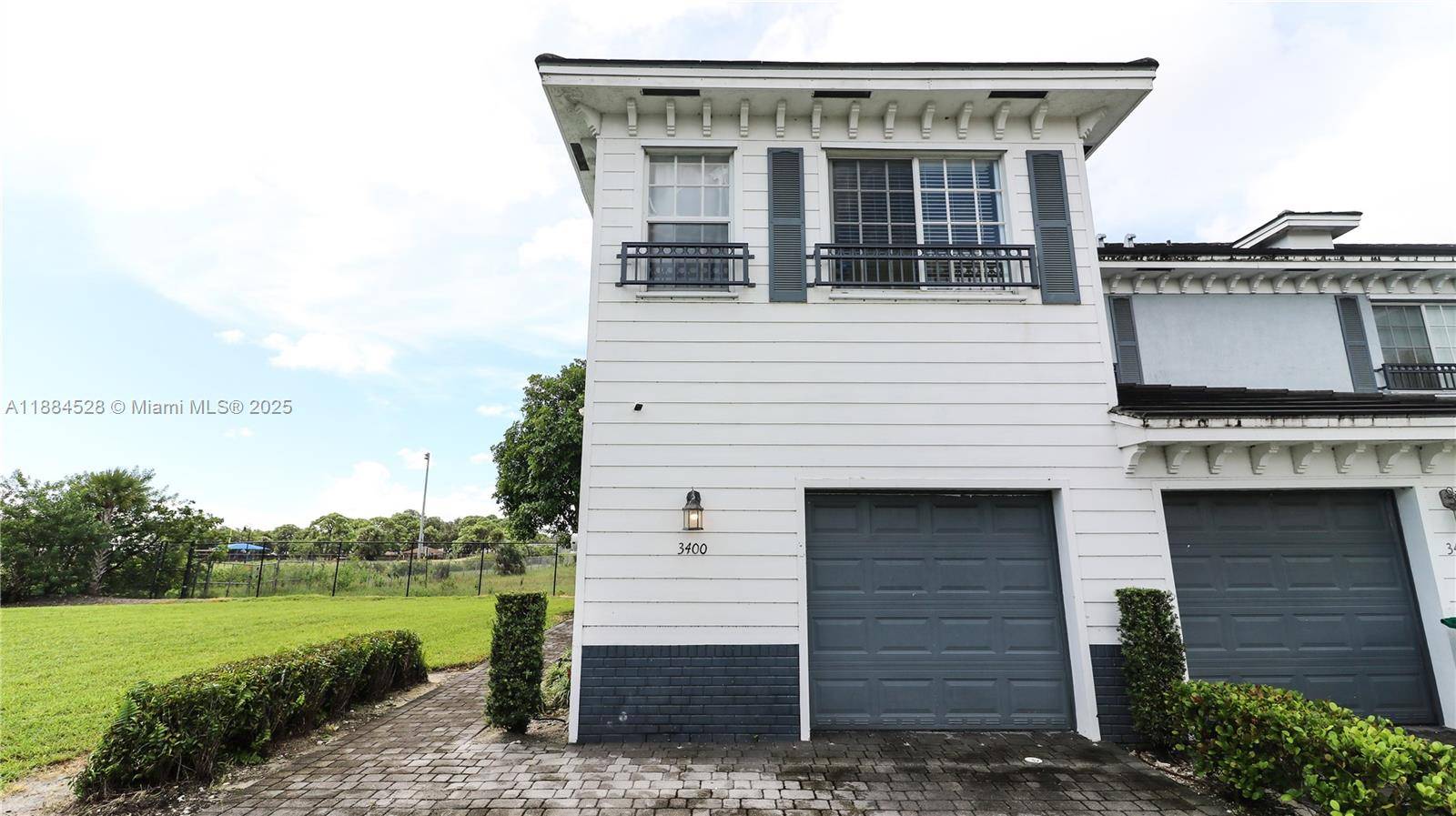 Rare Corner Townhome in Gated Cassa Georgetown Move In Ready !