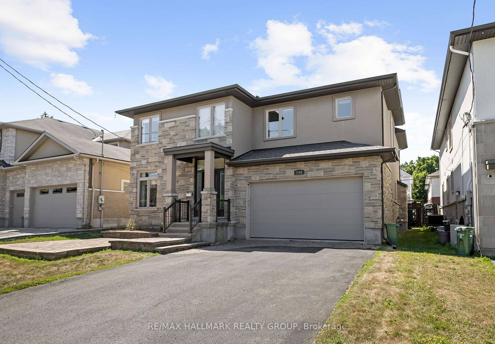 Luxury, Location, and Lifestyle Welcome to Alta Vista !