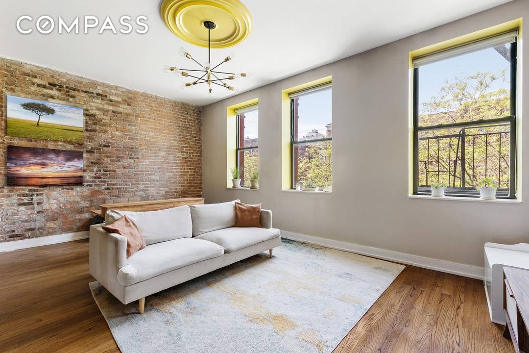 Old world charm meets modern convenience in this spacious 2 bedroom, 2 bath condo in the heart of vibrant South Harlem.