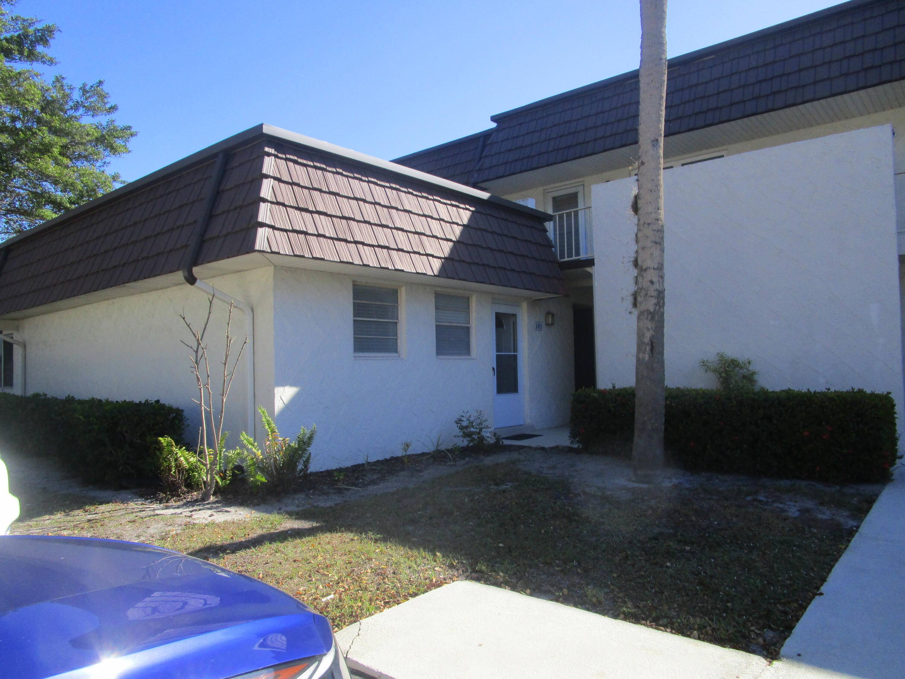 All measures appx. Beautifully updated end apartment.