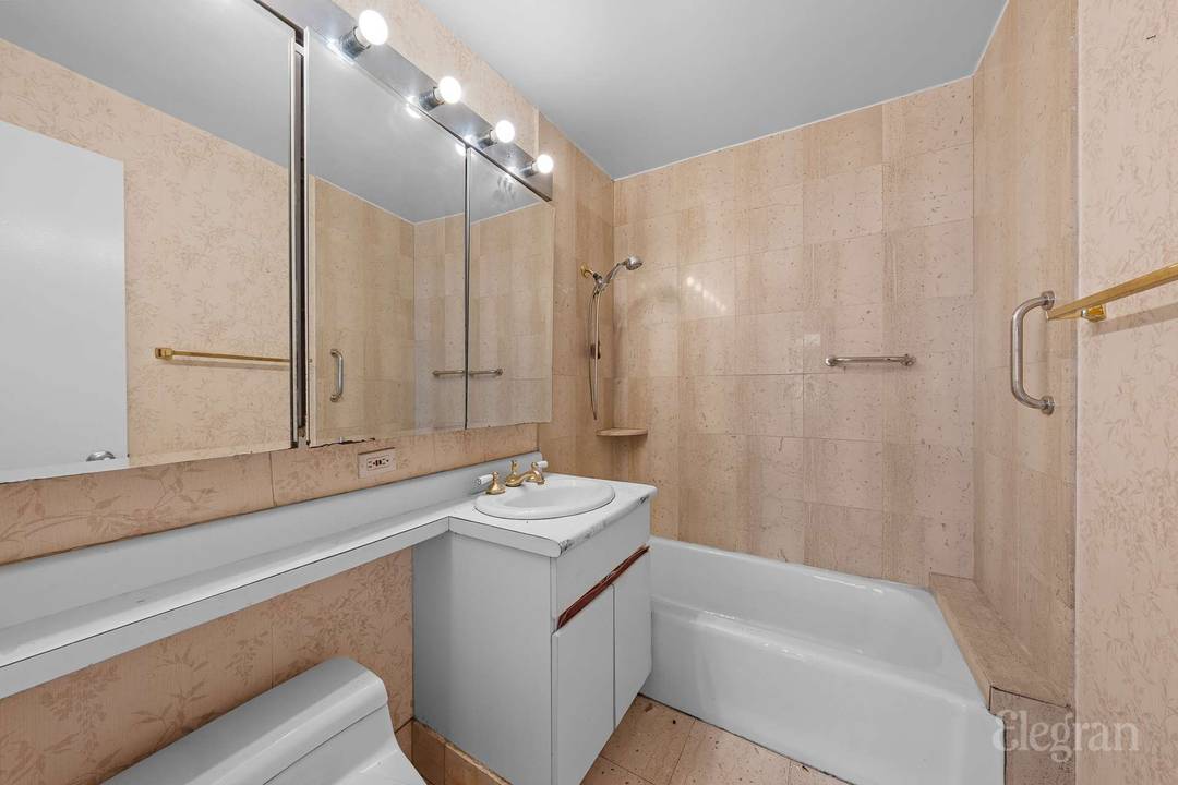 Welcome to 112 01 Queens Boulevard, Unit 16F A Place Where Comfort Meets Style Very well priced and featuring an oversized balcony with stunning city skyline views overlooking Forest Hills ...