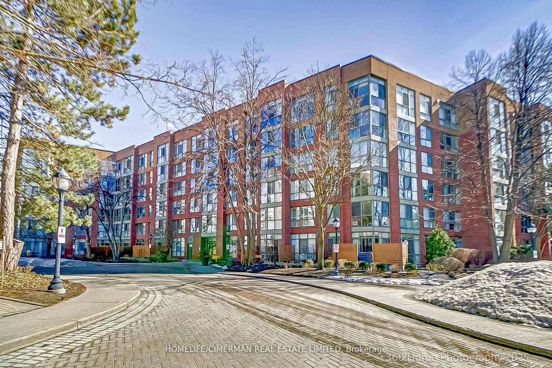 Don't miss the hottest deal going at South Kingsway Village 1 !