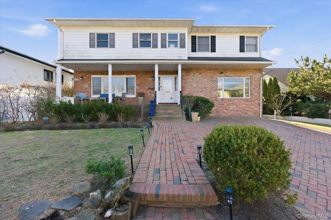 Enjoy living at the beach in the Summer of 2026 !