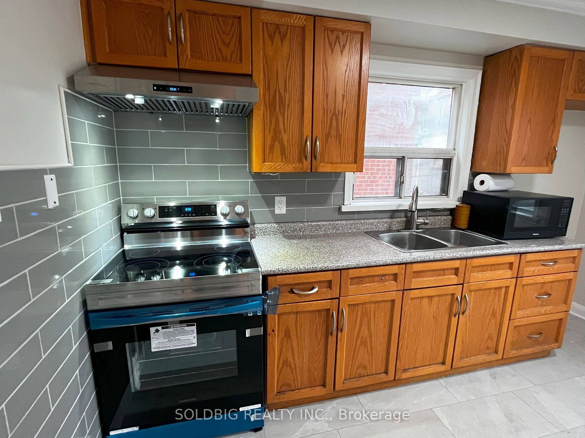 This nice home is located at Dufferin St.