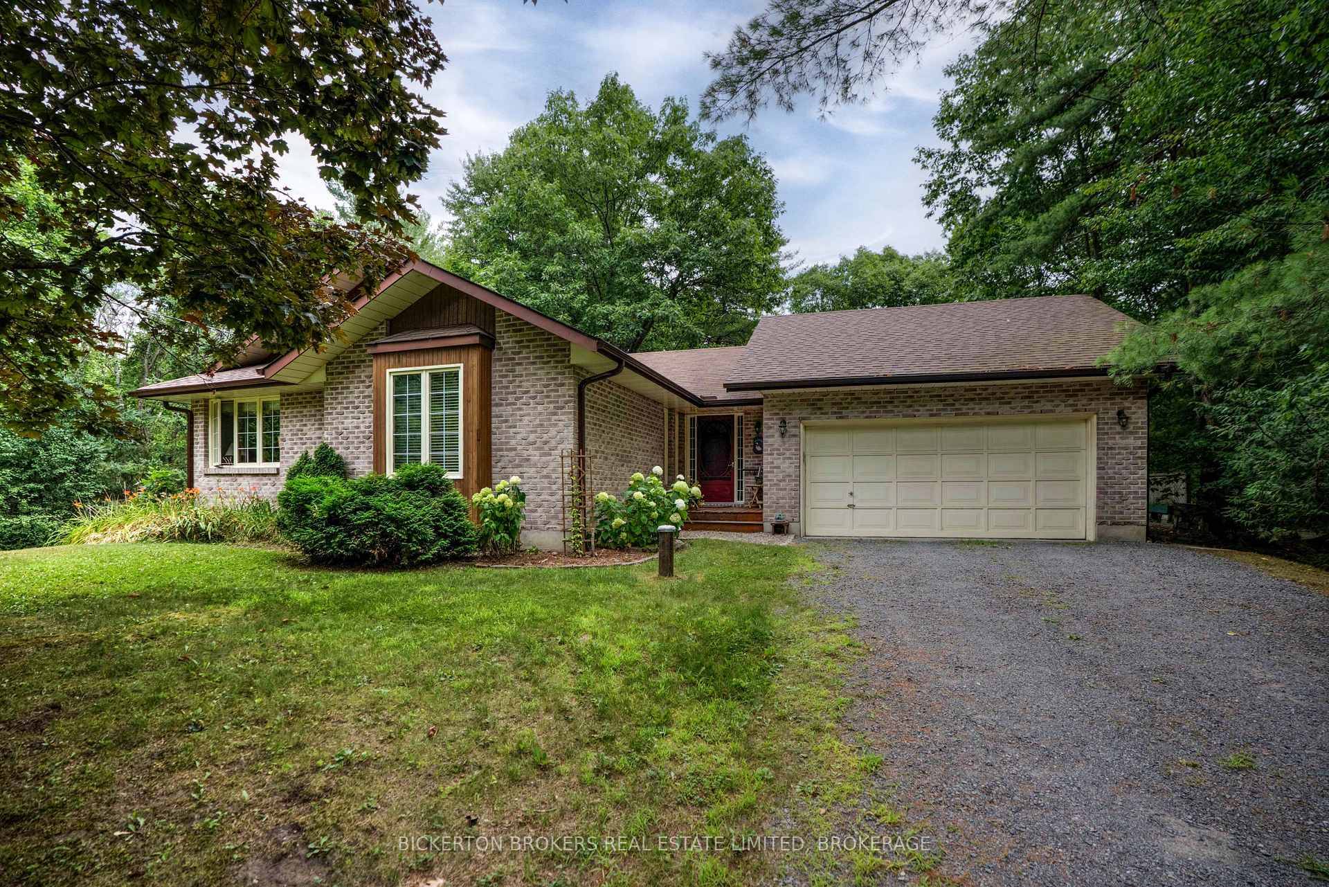 Village Estates is a sought after water access community with private dockage just off the 1000 Islands Parkway in the heart of the spectacular Canadian 1000 Islands.