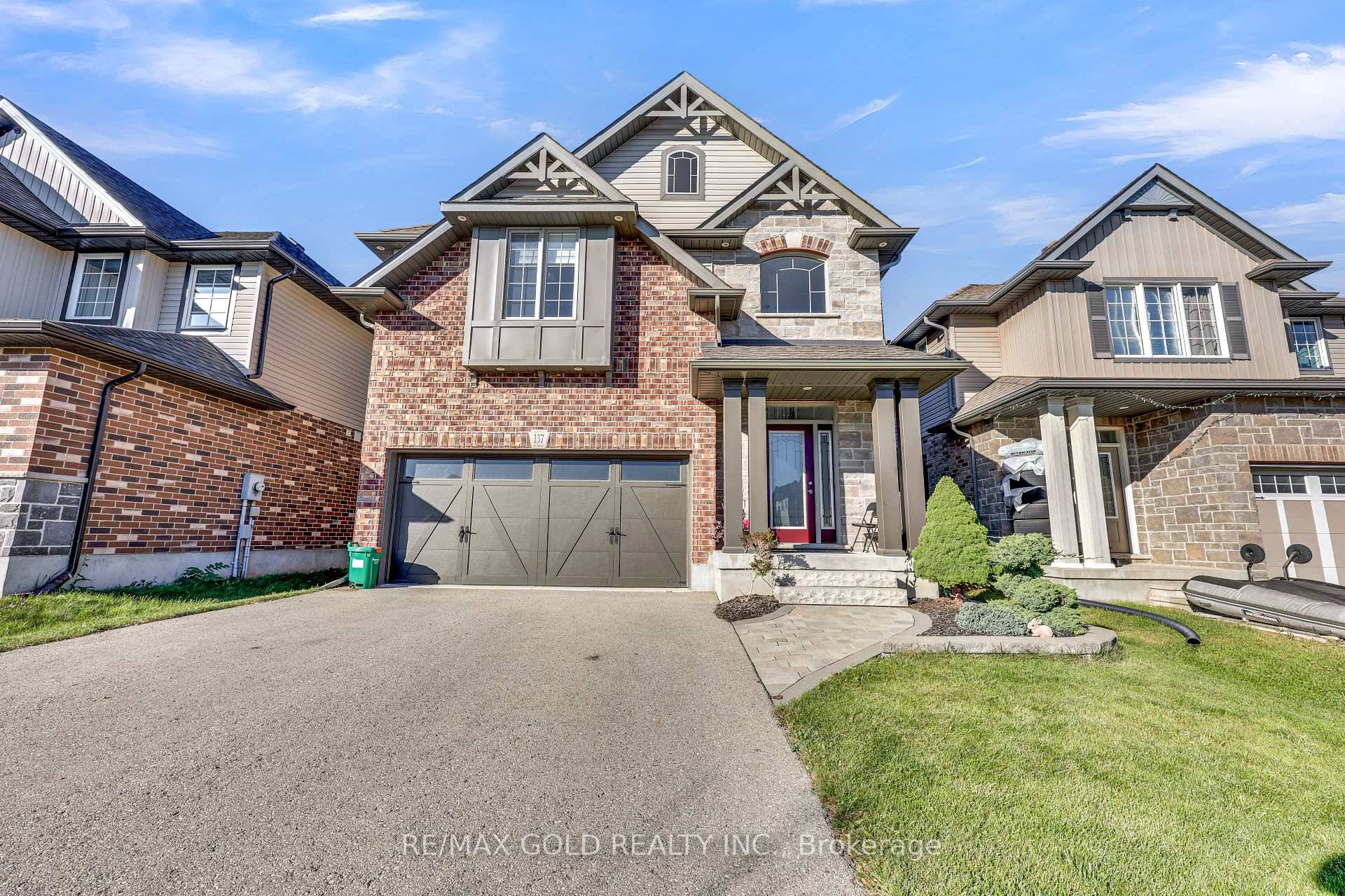 Introducing this remarkable home in North Woodstock Welcome to 137 Passchendaele Street !