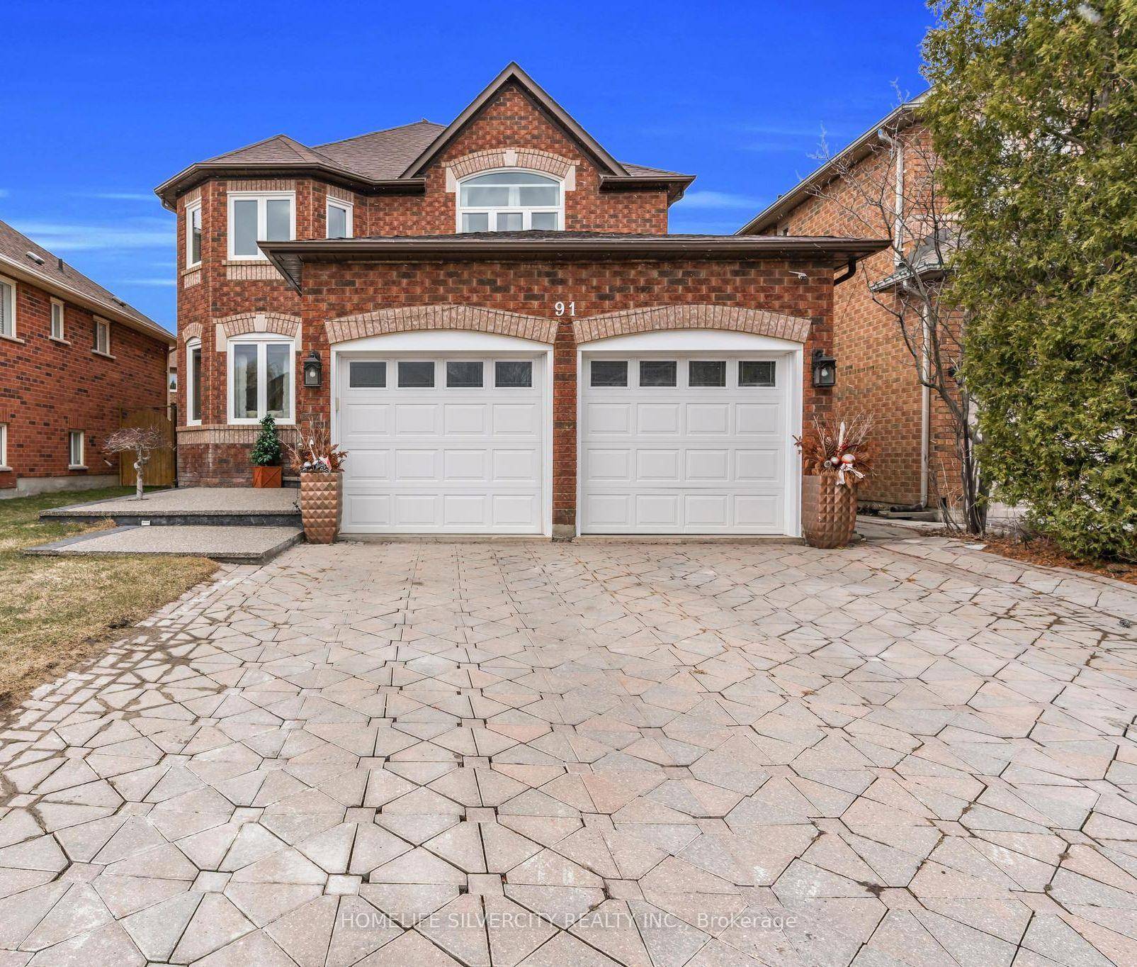This Beautiful Detached home located On A Quiet Child Friendly Street in one of the best neighborhood Of Georgetown South !