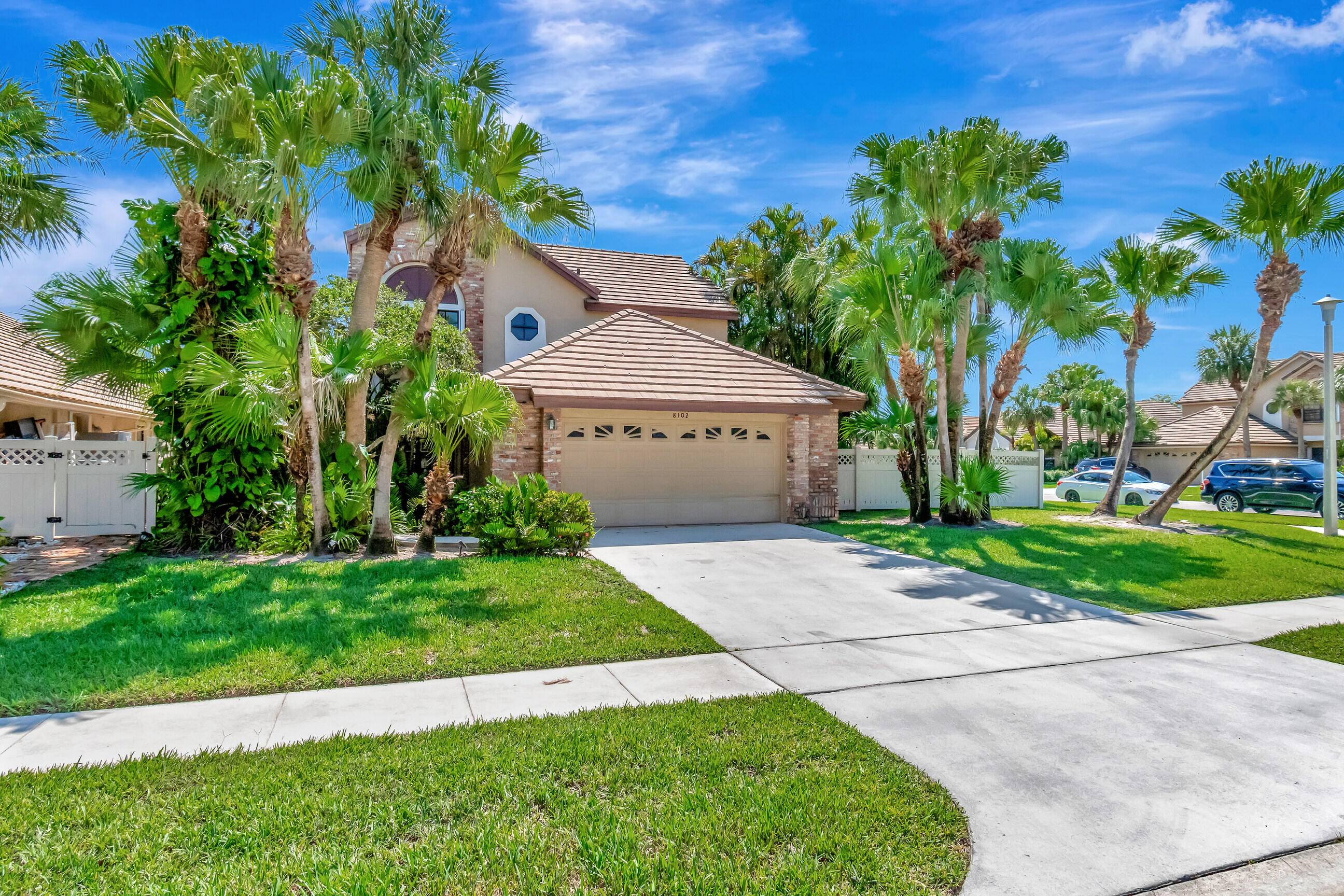ALL AGES community ! Spacious 3 bed, 3 bath corner lot single family home in Aberdeen Country Club.