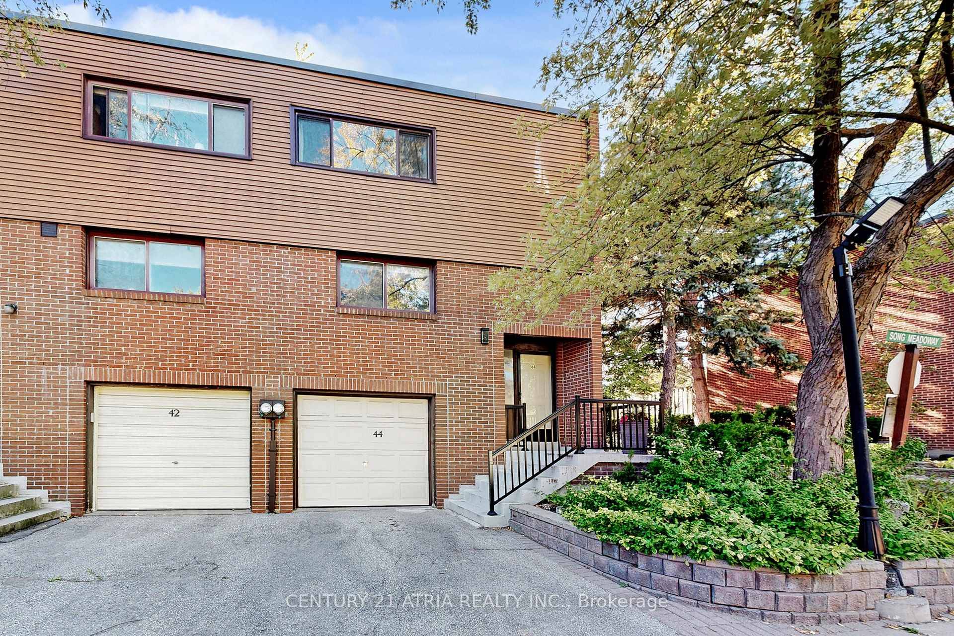 Welcome to this turn key end unit townhouse, thoughtfully updated with numerous features throughout the years Enjoy a freshly painted interior, a big kitchen with all wood cabinets amp ; ...