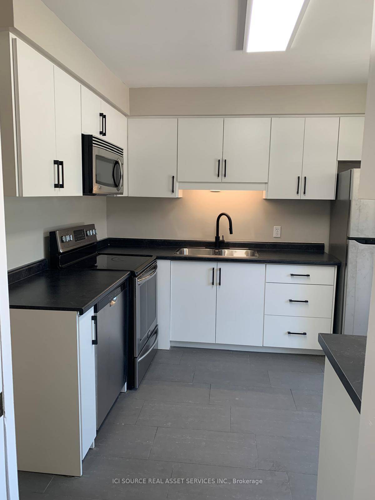 Beautifully updated 3 bedroom, 1.