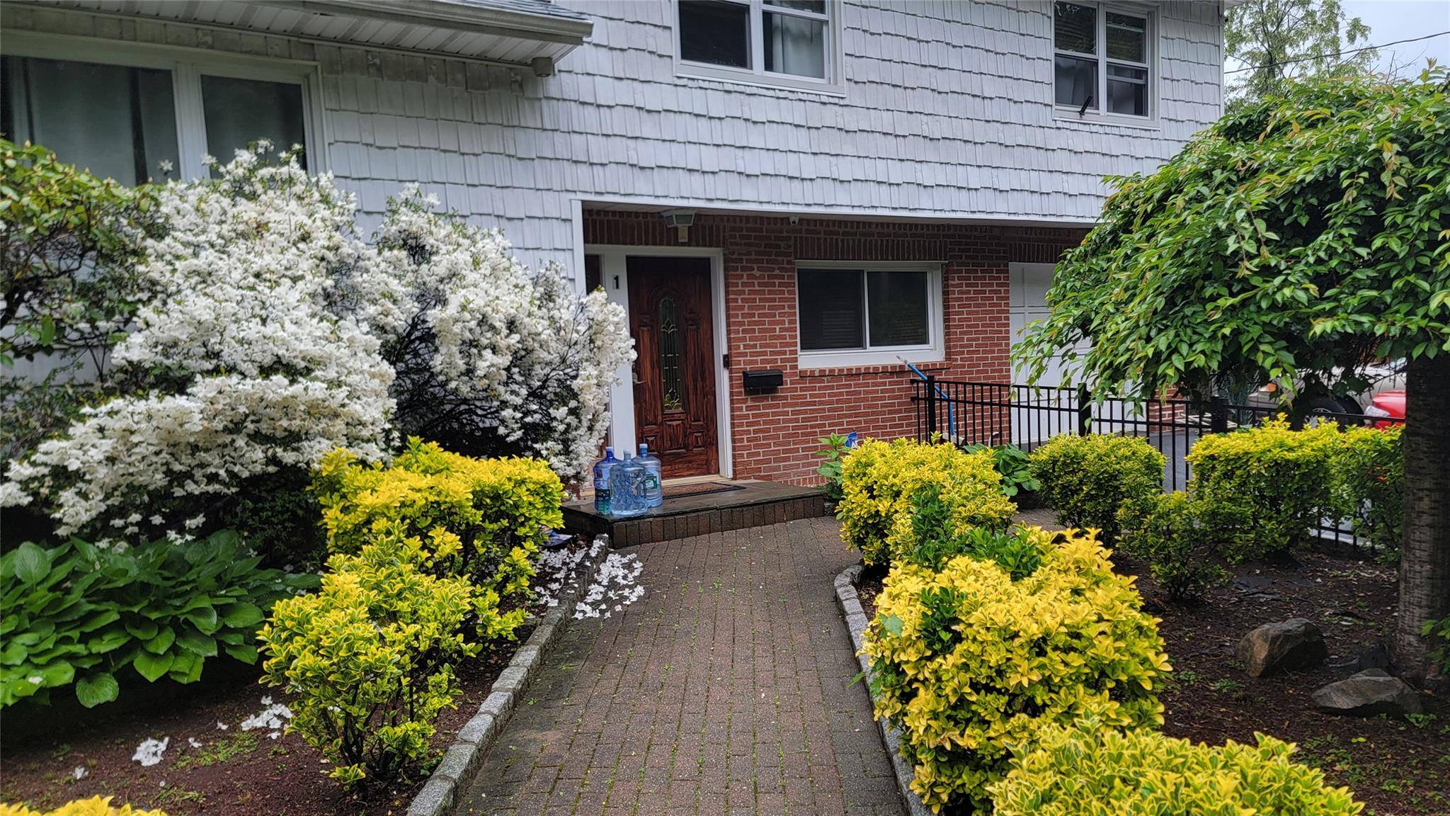 Large Three Bedroom in Homefield Section of Yonkers.