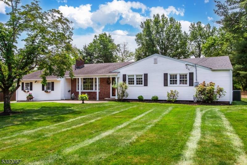 Elegant Ranch Retreat on a Private Nearly Acre 0.