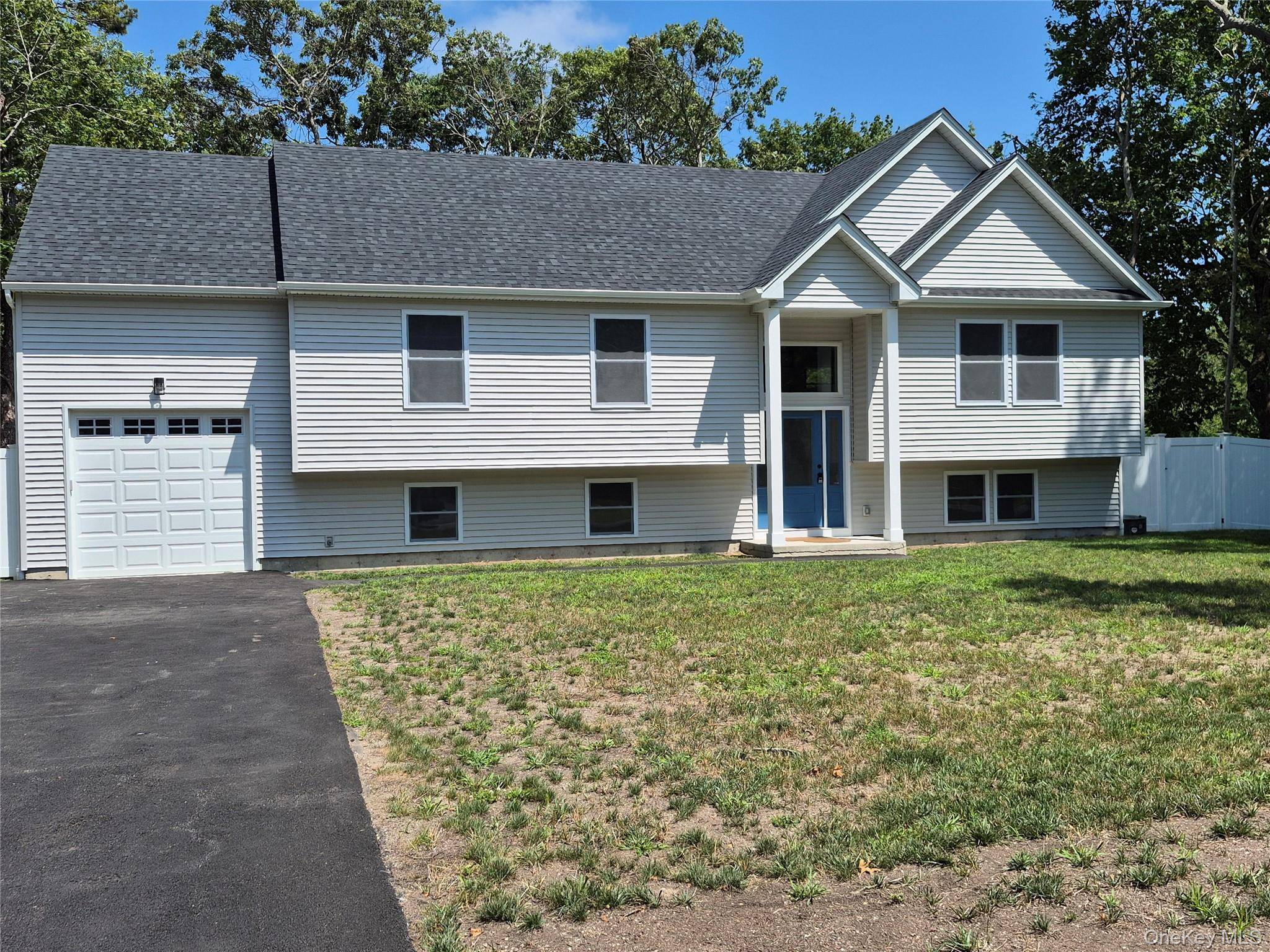 THIS TO BE BUILT RAISED RANCH 2 FULL BATHROOMS UPSTAIRS 4 BEDROOMS CHOICE OF CABINETS, CHOICE OF GRANITE, S S APPLIANCES, ALL FROM BUILDER'S SELECTION 4 FOOT ISLAND IN KITCHEN ...