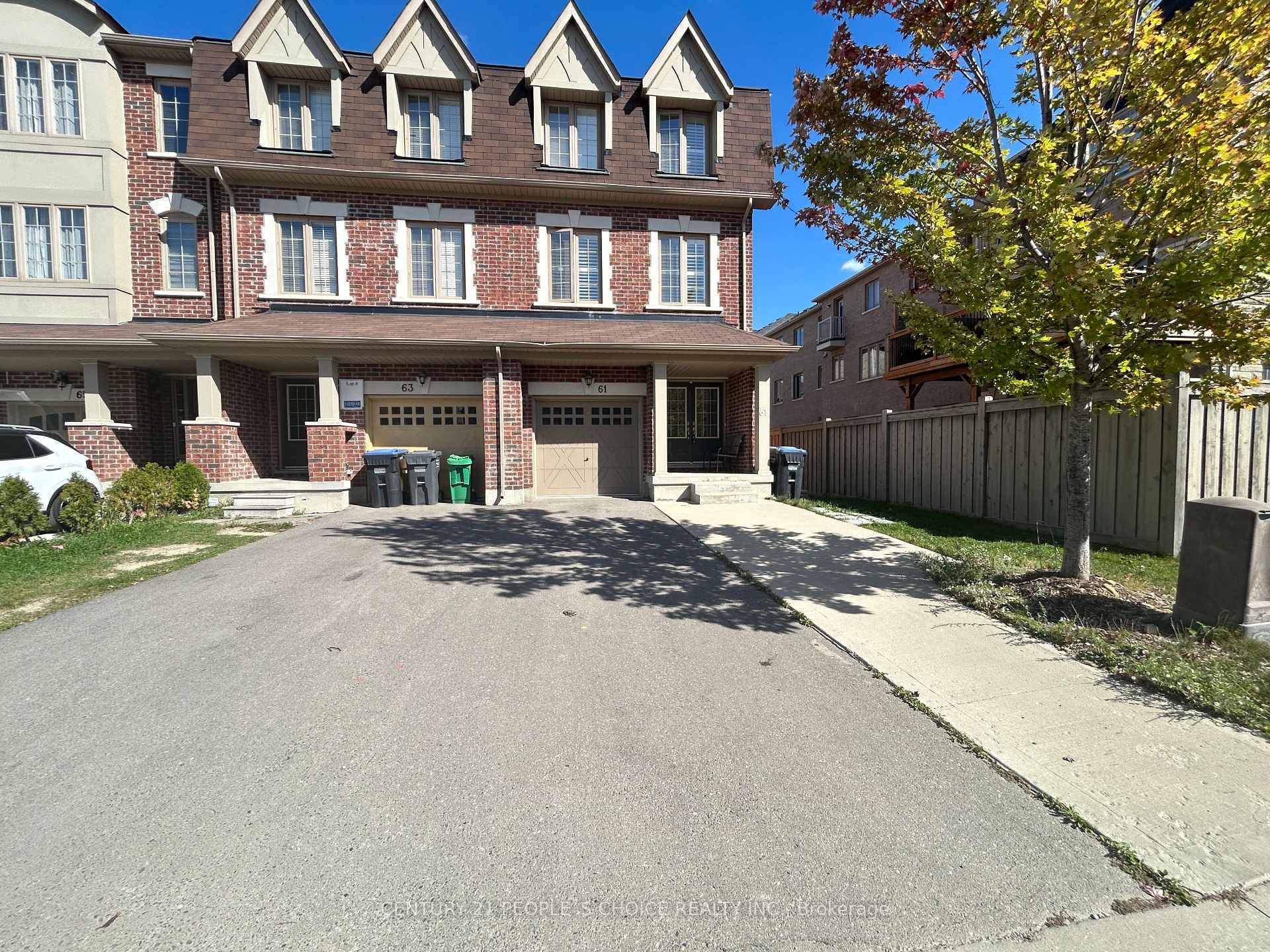 LOCATION LOCATION Spacious Townhouse Located in Heartlake East Area, Features 3 Spacious Bedrooms, 3 Baths, Master with 4 Pc Ensuite, Walk in Closet, Open Balcony for your Tea Coffee Break, ...