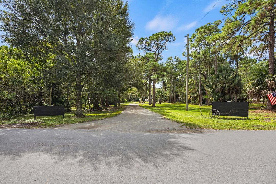 Discover the perfect blend of privacy and convenience on 4.