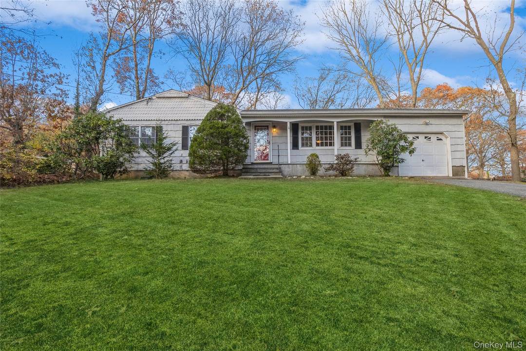 Picture Perfect Ranch in Smithtown Pines Welcome to 15 Mobrey Lane !