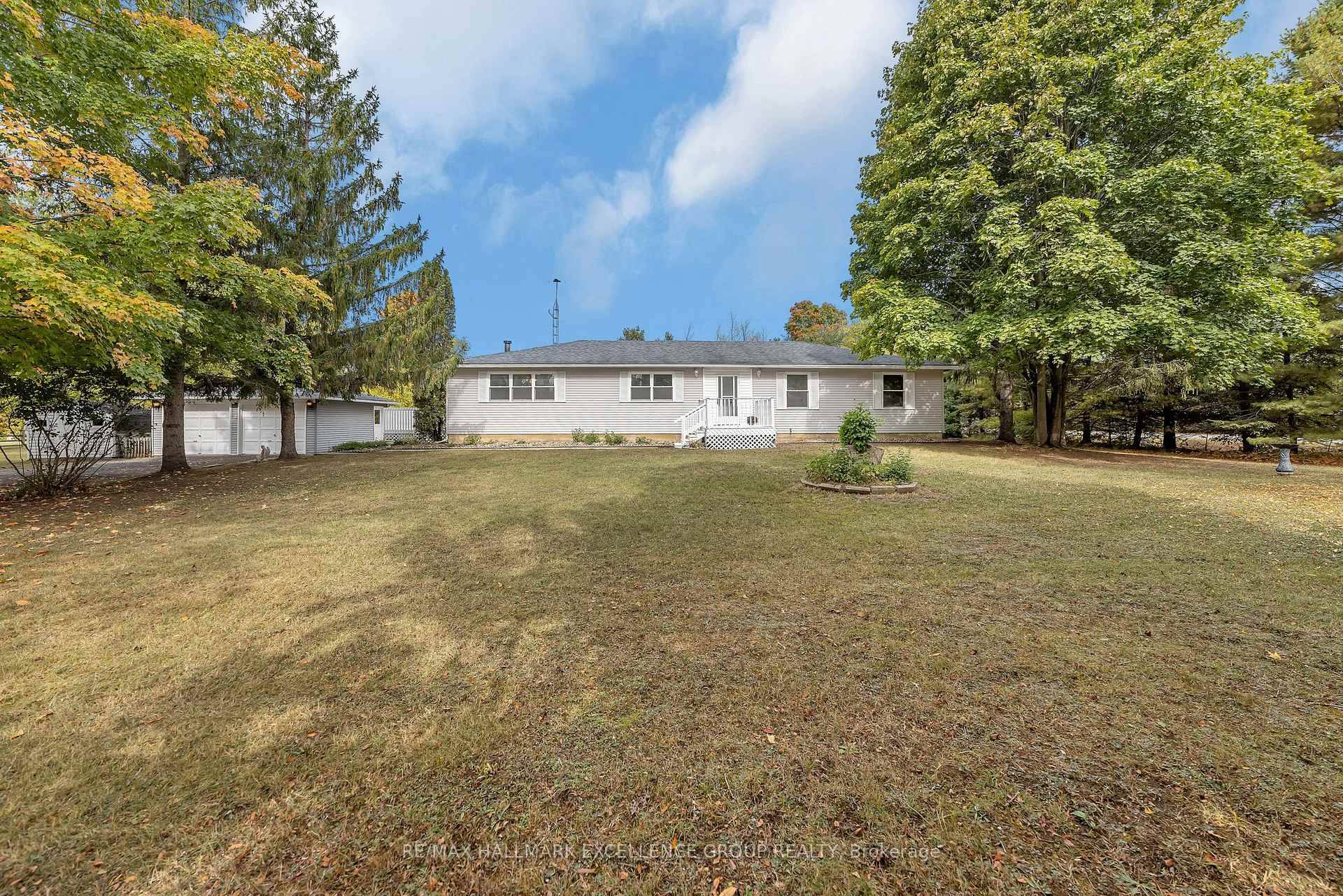Welcome to your private retreat in the sought after Kemptville area where tranquility meets convenience just 5 minutes from shopping, highway access, and restaurants.