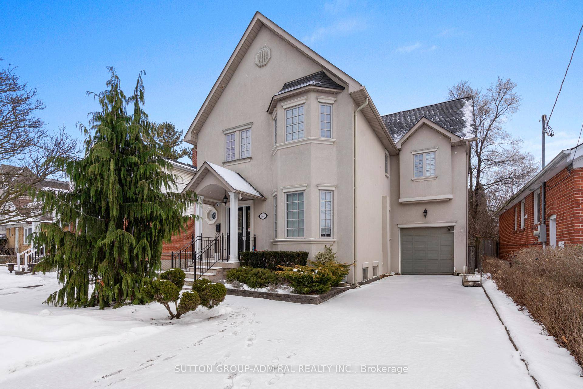 Now, Move In Ready, 4 Bedroom Home in high Demand Lansing Westgate Area !