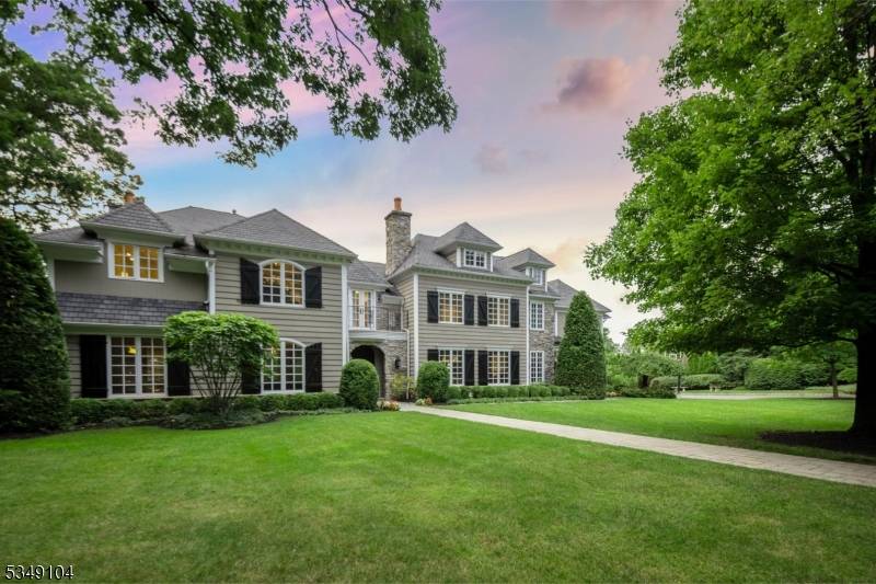 FULLY FURNISHED RENTAL ! Welcome to 11 Hamilton Road, a true statement home for the discerning luxury client.