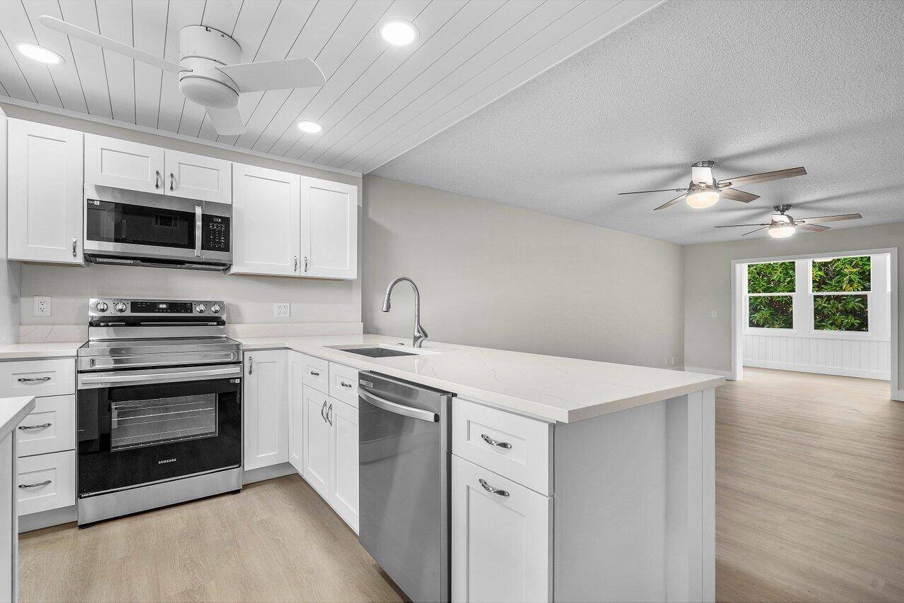 Completely renovated 2 bedroom 2 bathroom unit in Village Royale on the Green.