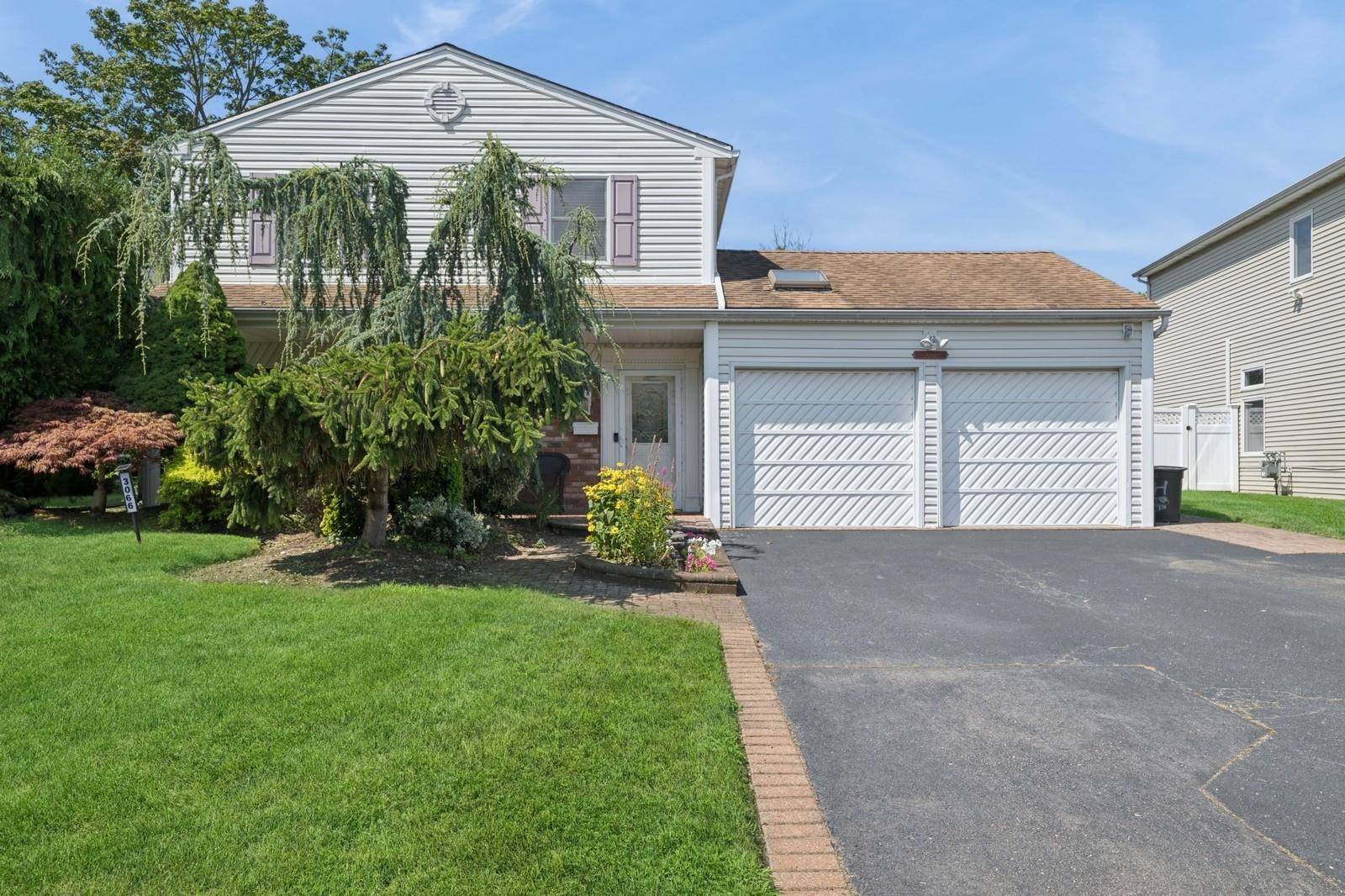 Presenting the Spring Village Colonial ; Your Premier South Bellmore model with a floorplan that excites everyone and lives like a dream !