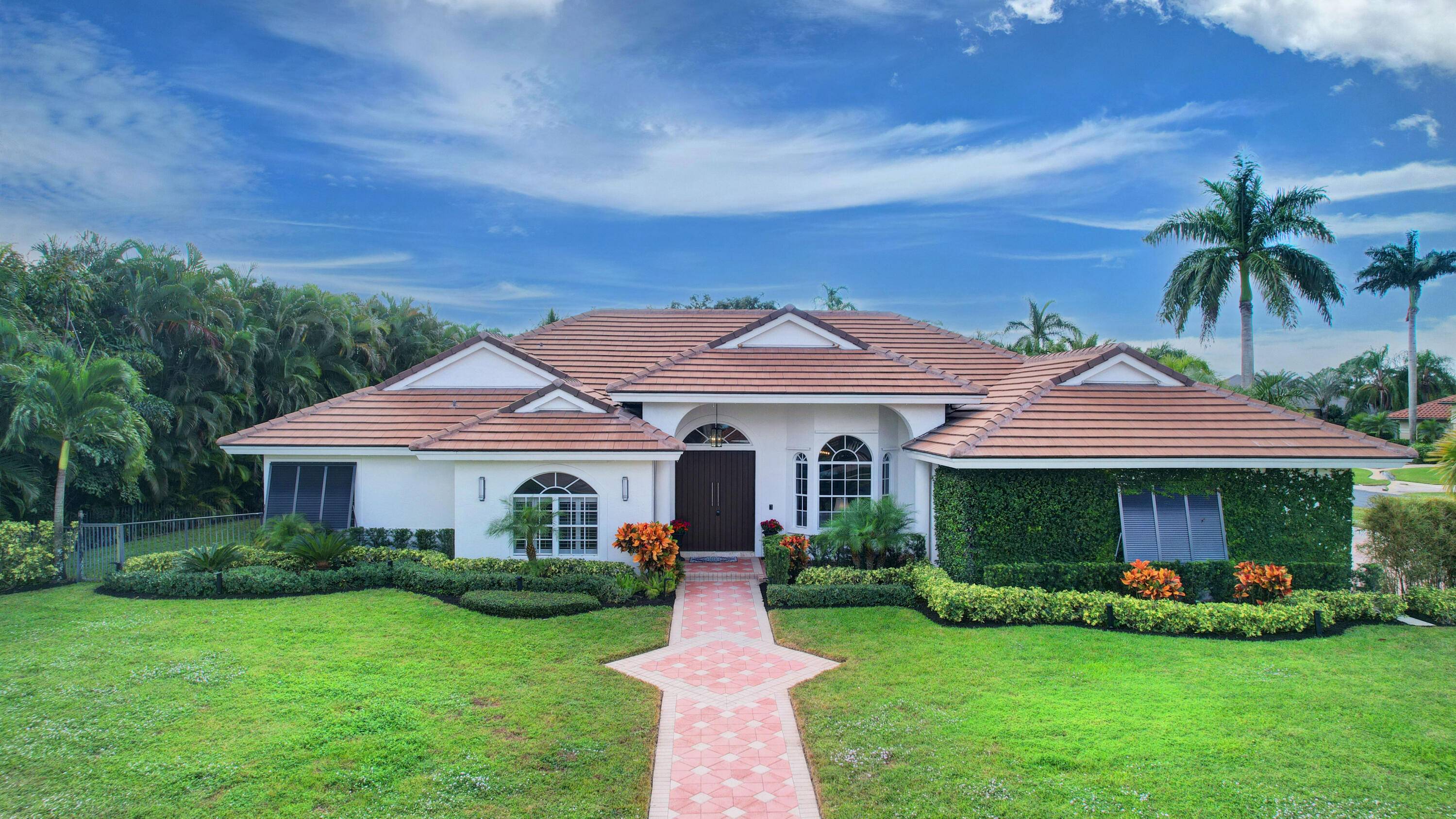 Discover Polo West Estates, surrounded by top tier schools, parks, shopping, and dining.