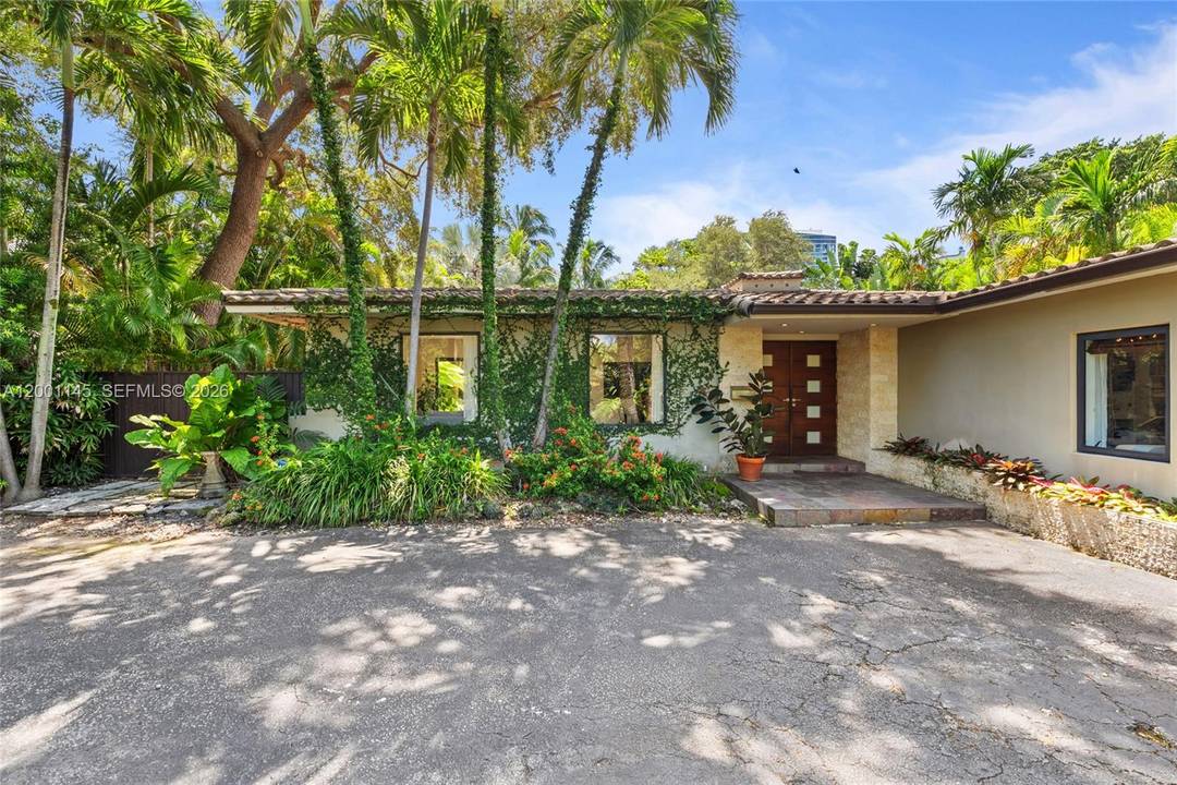 Investor Developer Opportunity in BAY POINT 4 Bed 4 Bath residence 3, 167 sqft total on a huge 20, 541 sqft lot within one of Miami s most exclusive gated ...