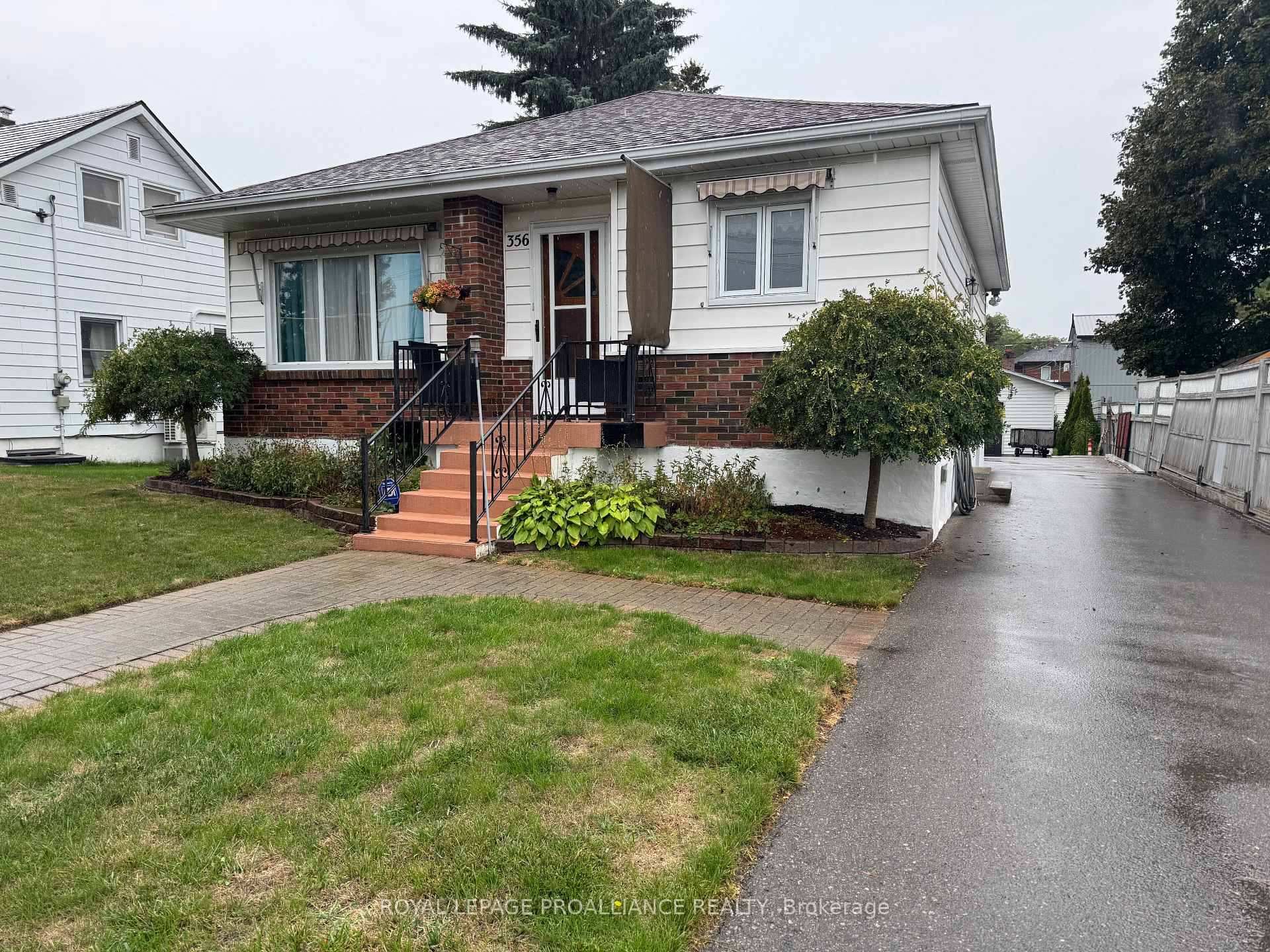 Charming Bungalow with In Law Suite amp ; Oversized Lot !