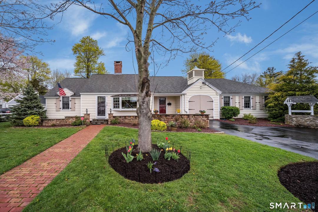Just a short walk from Clinton's downtown shopping, marinas, and waterfront dining, this charming, remodeled 1940s ranch cape offers a true coastal life style.
