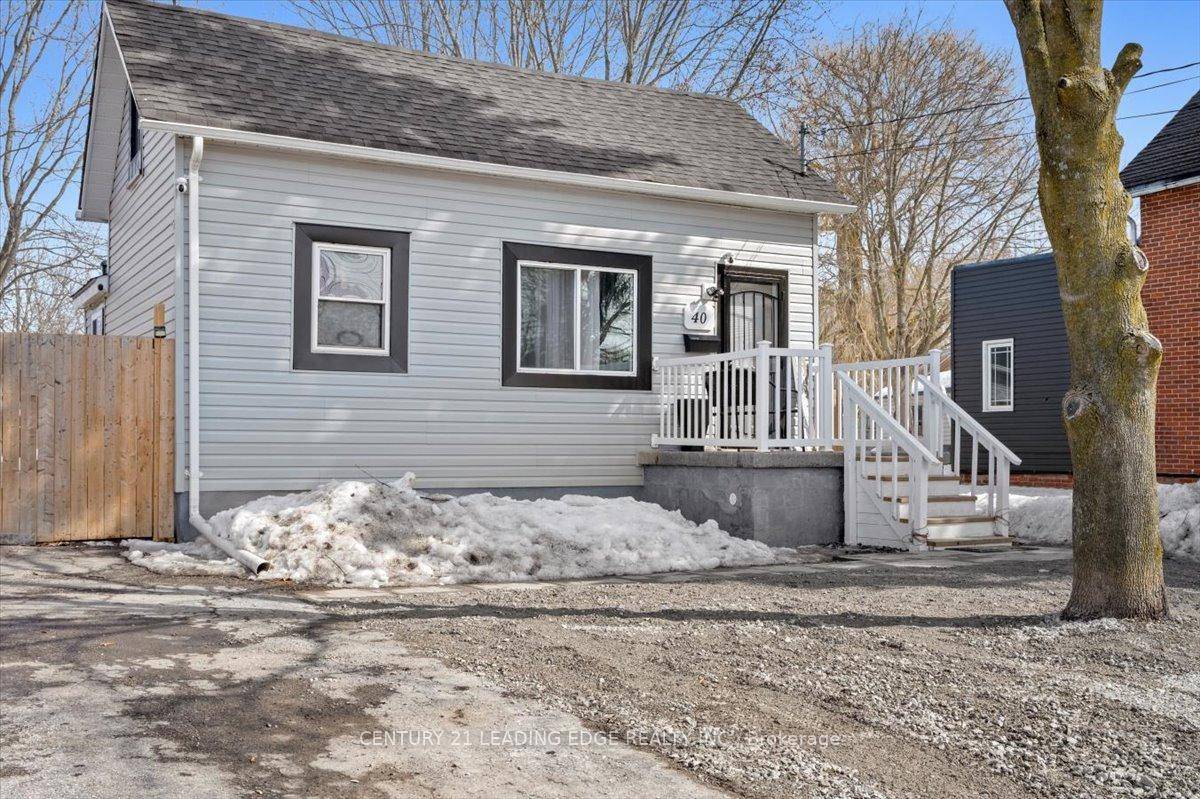 Welcome to this fabulous bright renovated 1 1 2 storey detached house with over 1450 sq ft of living space.