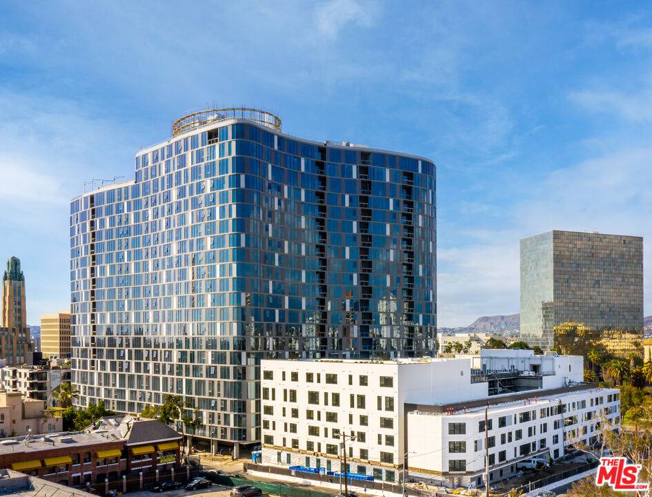 2801   Sunset PL 2BR Hancock Park La