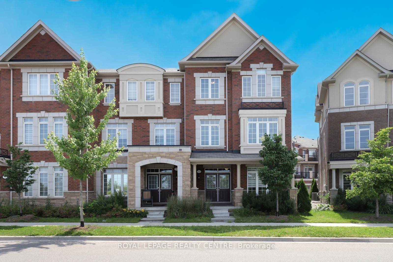 Experience Luxury Living In This Stunning End Unit Executive Townhouse In Oakville's Coveted Community !