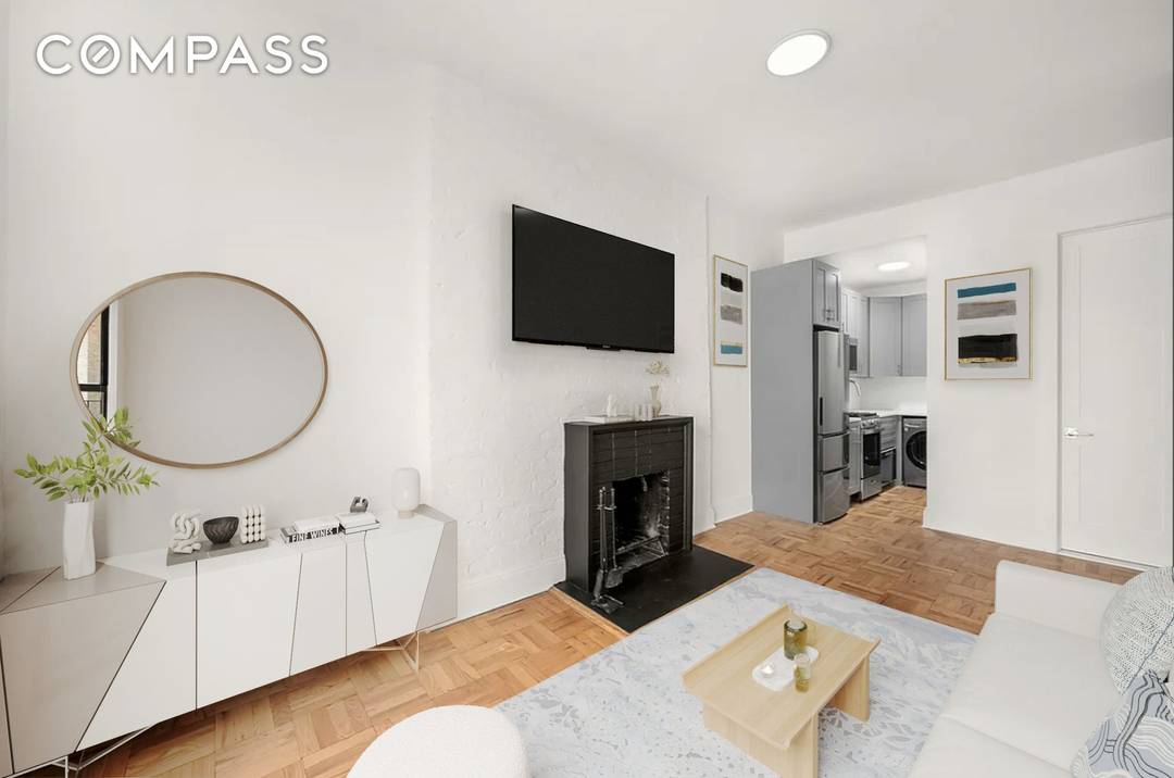 This sponsor unit is a charming 1 bedroom, 1 bathroom apartment located on the Upper West Side of New York City.