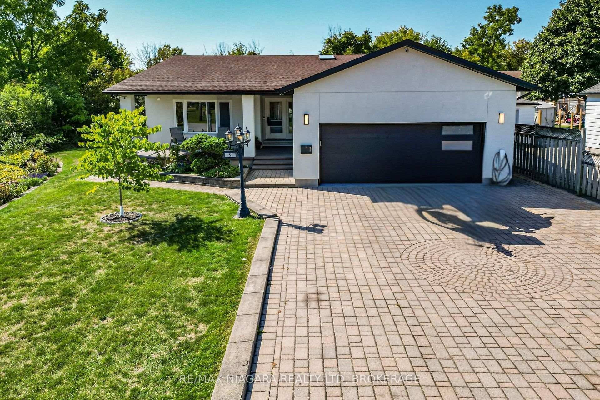 Welcome to this stunning custom built home, ideally situated near two highway exits, Pen Centre, great schools, public transit, and an array of amenities.