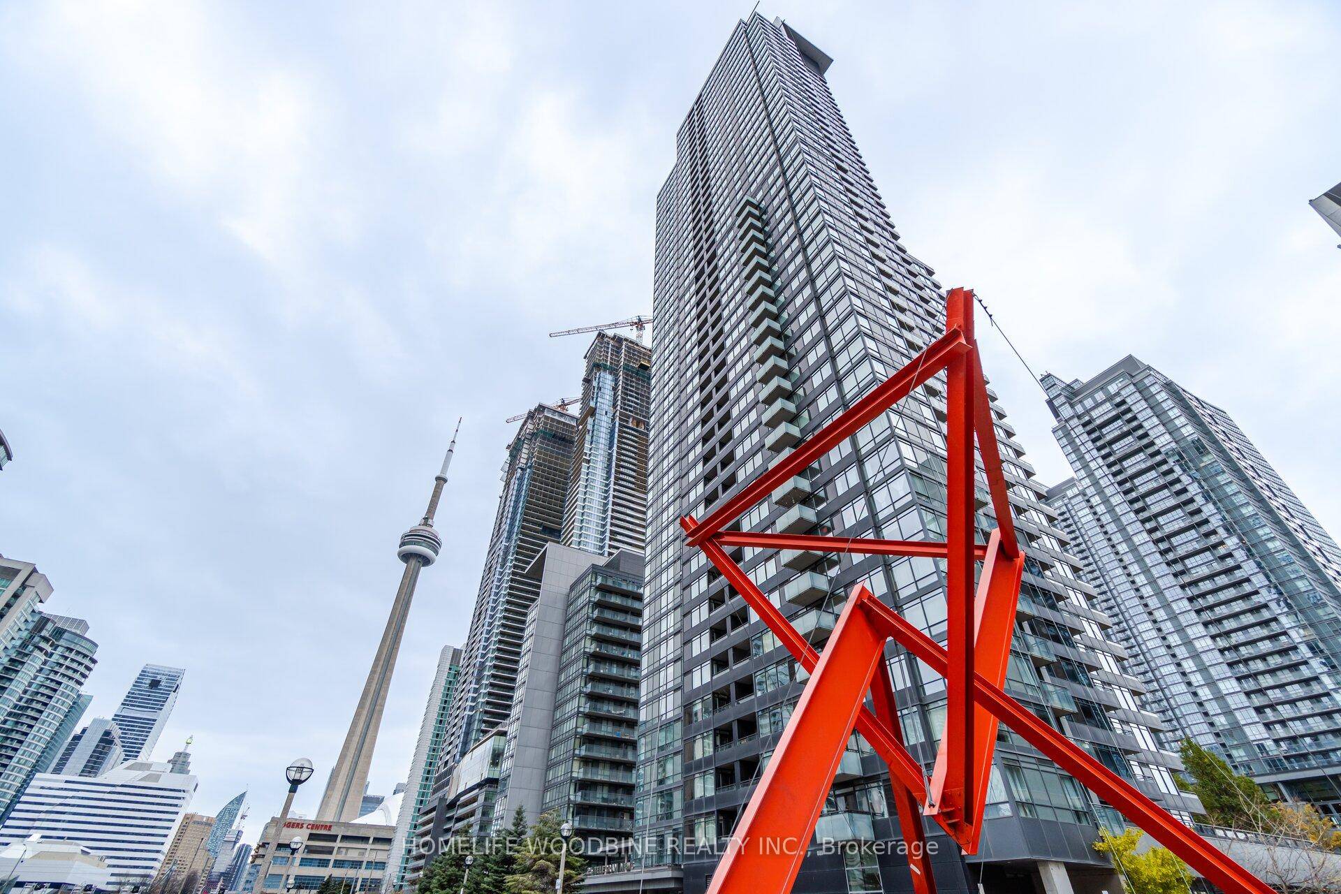 Welcome to this beautiful Freshly Painted 1 1 bedroom, in the heart of Fort York offering smartly designed living space in the popular Montage Building.
