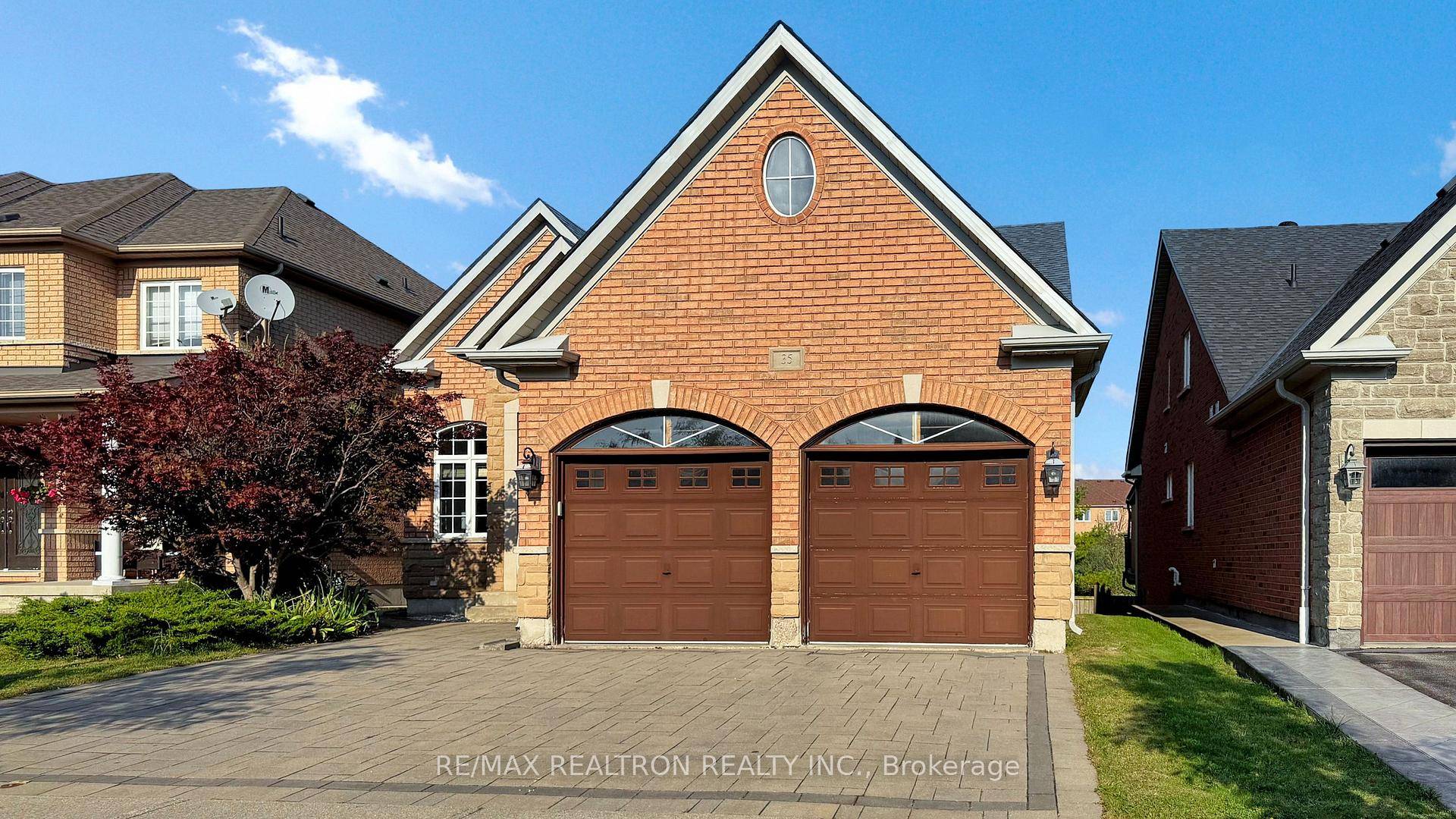 RAVINE LOT ! Absolutely stunning 4 bedroom bungalow loft backing onto a serene pond and ravine, located in a quiet, prestigious neighborhood just minutes from Summit Golf amp ; Country ...
